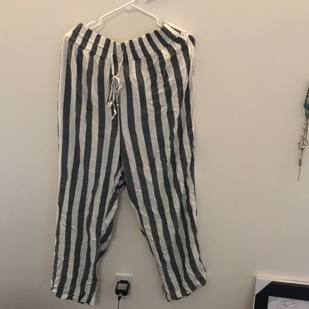 American eagle white and grey striped pants